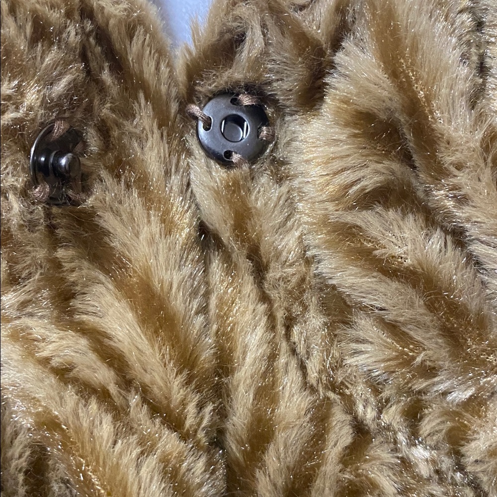 Faux Fur Cropped Jacket With Wing Collar - Picture 6 of 7